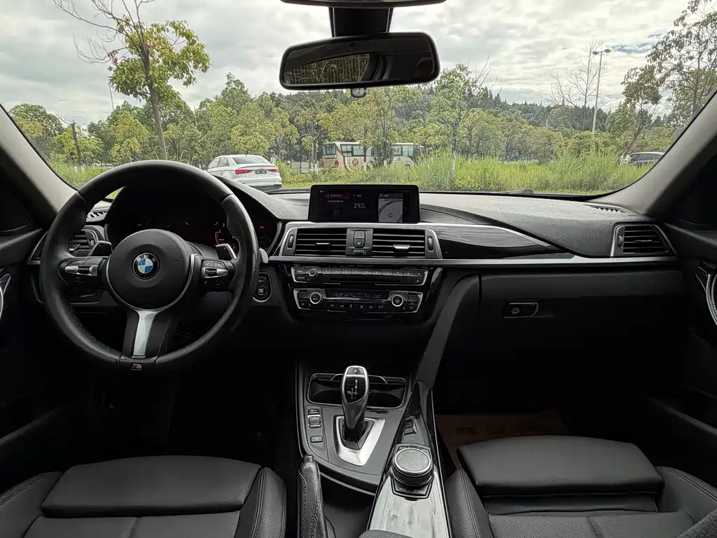 BMW 3 Series 2018 — фото 17