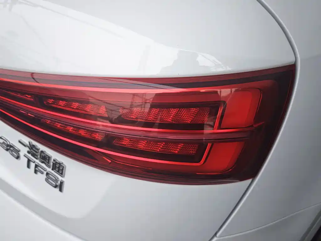 Audi Q3 2016 — фото 24