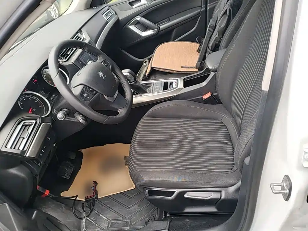 Peugeot 408 2015 — фото 15