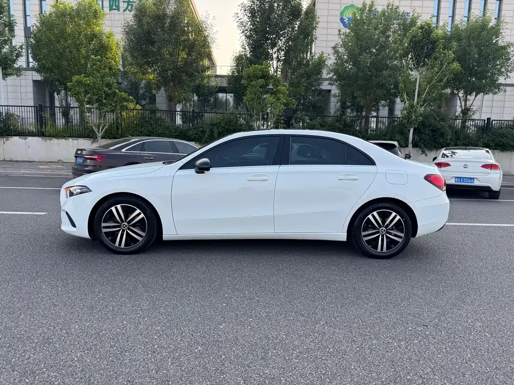 Mercedes-Benz A-Class 2022 — фото 4