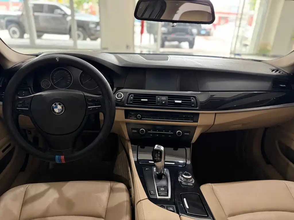 BMW 5 Series 2012 — фото 10