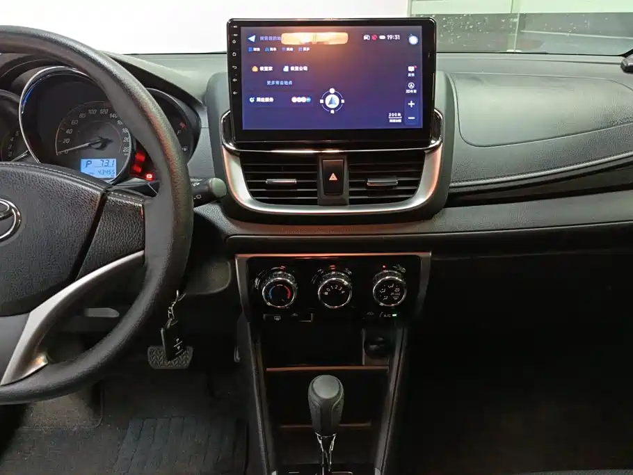 Toyota Yaris L 2021 — фото 13