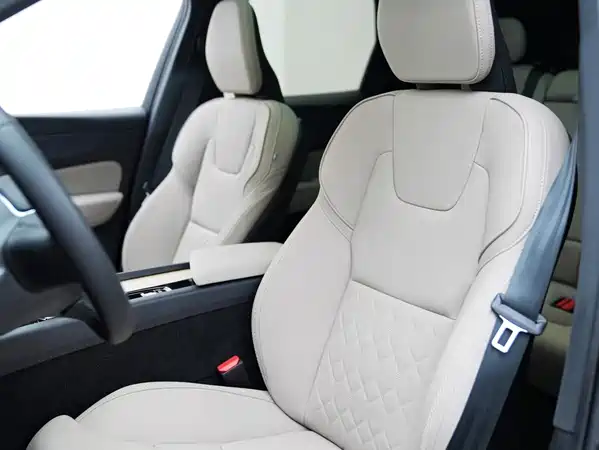 Volvo XC60 Plug-In Hybrid 2025