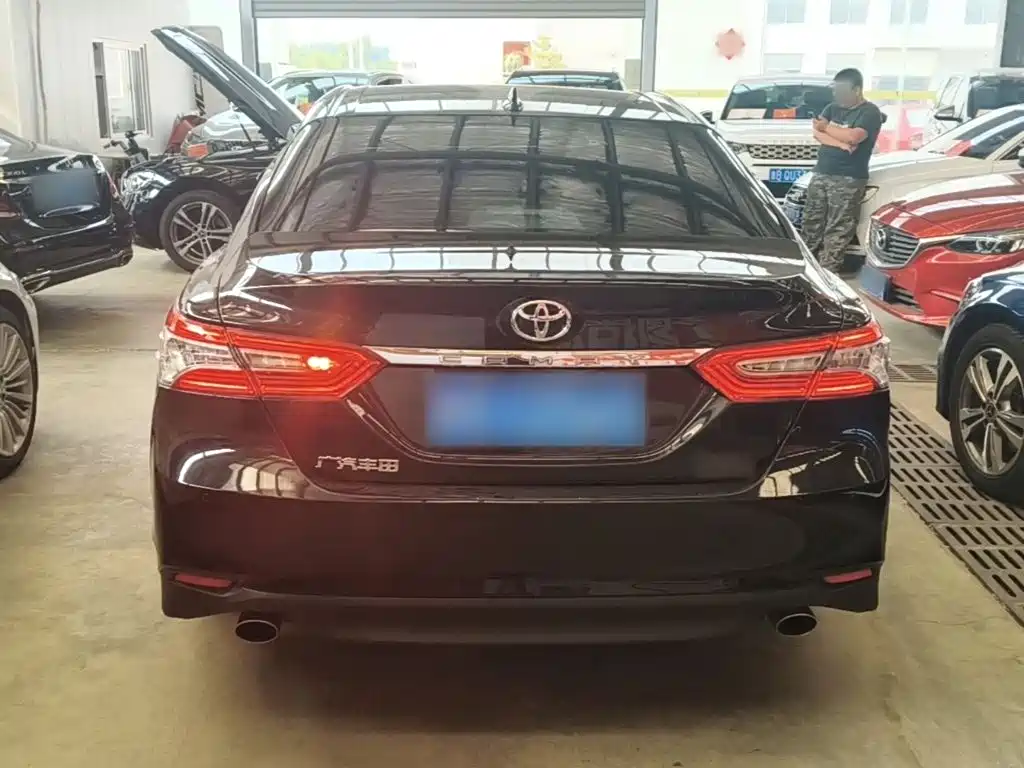 Toyota Camry 2022 — фото 6