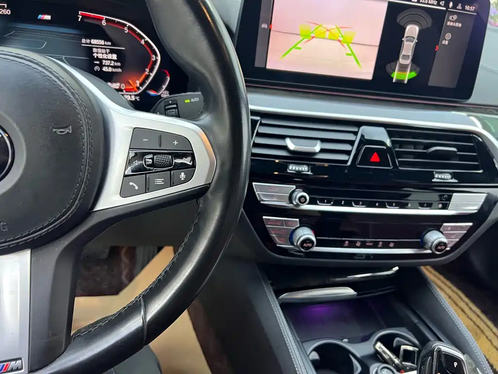 BMW 5 Series 2021 — фото 15