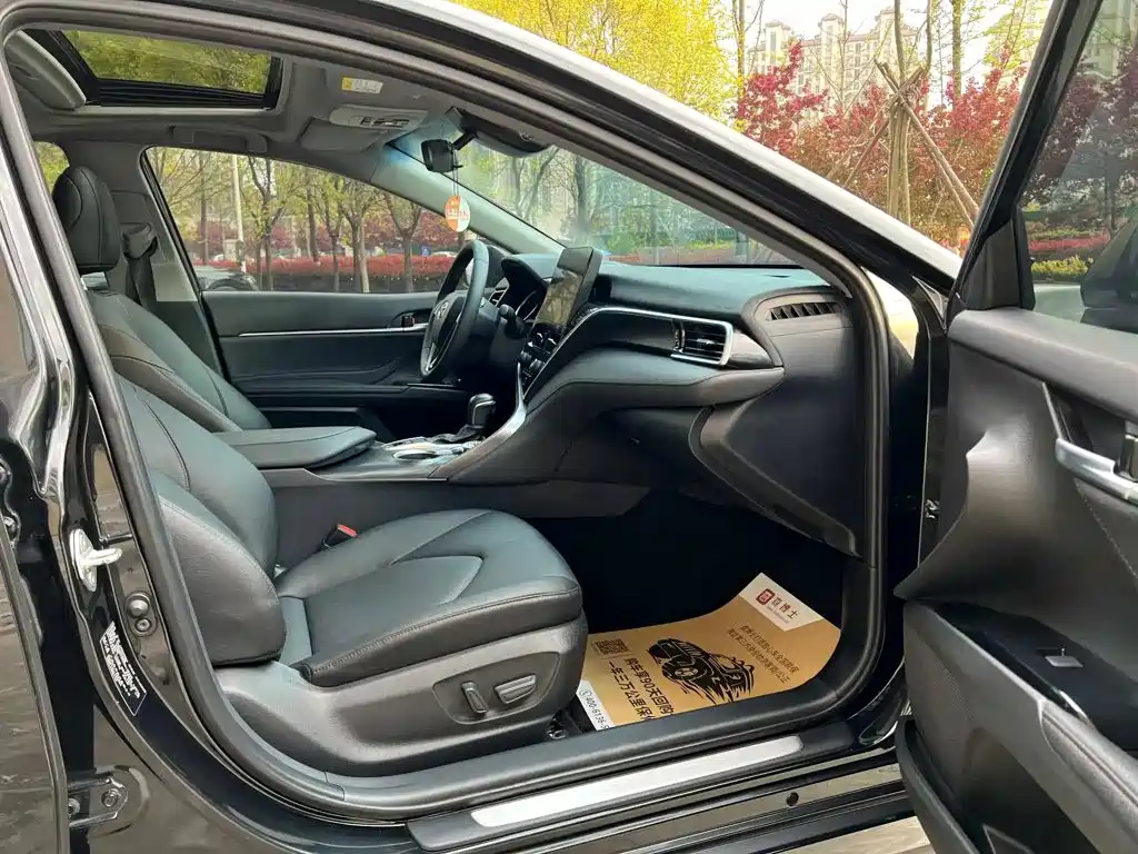 Toyota Camry 2021 — фото 12