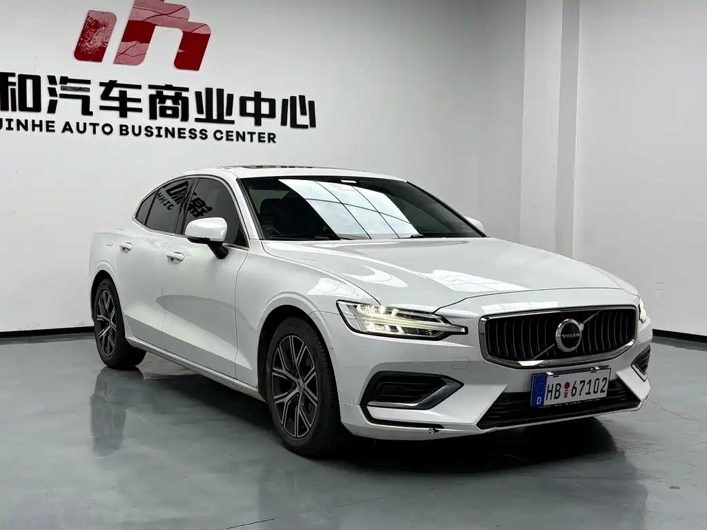 Volvo S60 2022 — фото 2