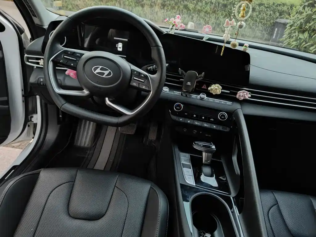 Hyundai Elantra 2024