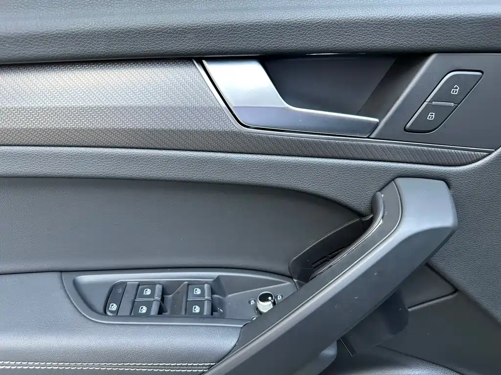 Audi Q5L 2022 — фото 6