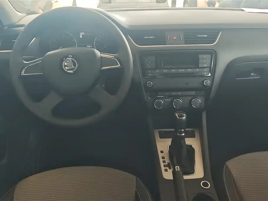 Skoda Octavia 2016 — фото 12