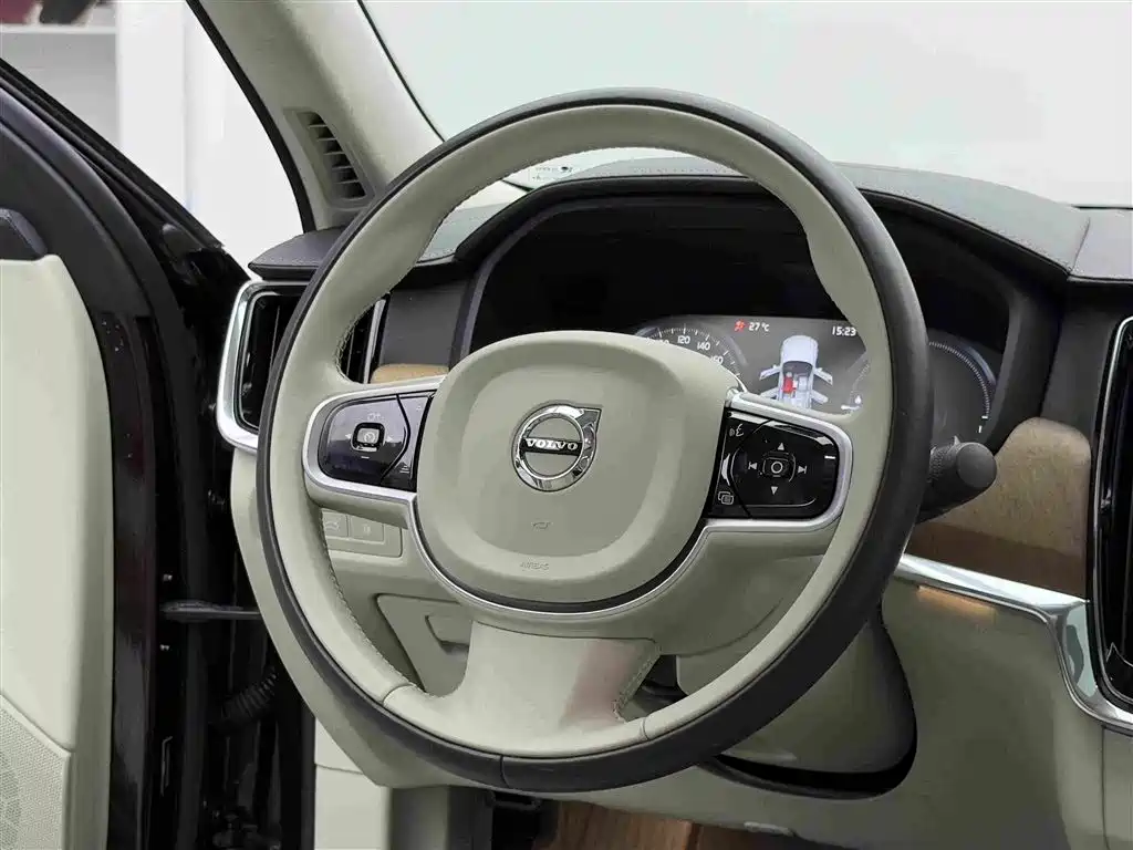 Volvo S90 Plug-In Hybrid 2018 — фото 15