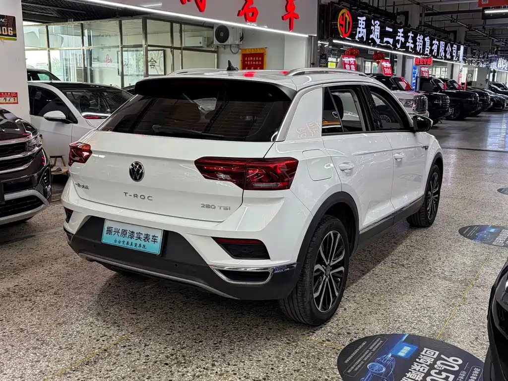 Volkswagen T-Roc 2023 — фото 9