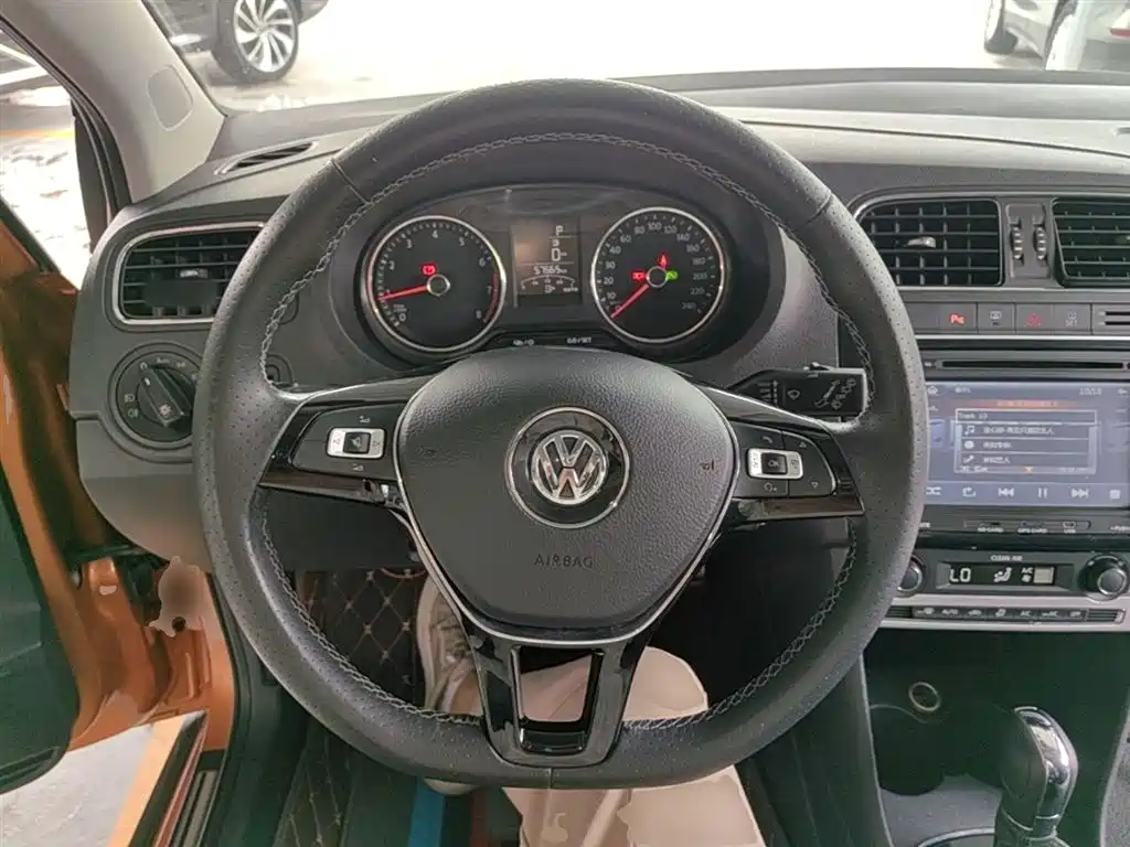Volkswagen Polo 2017 — фото 11