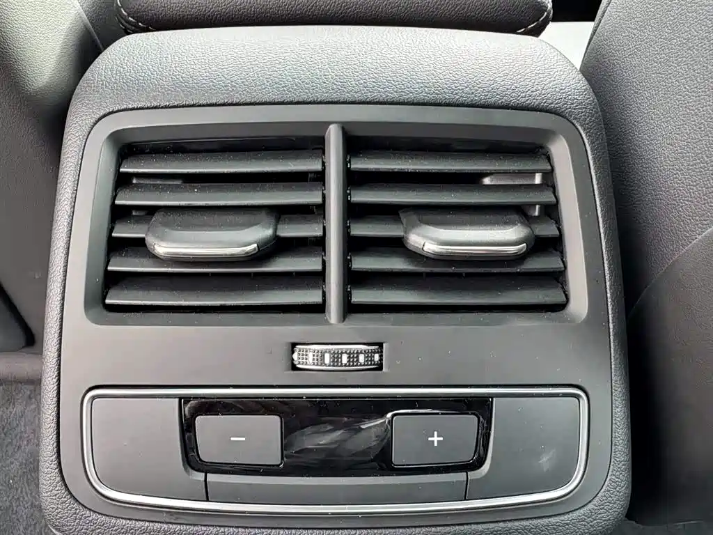 Audi A4L 2025 — фото 14