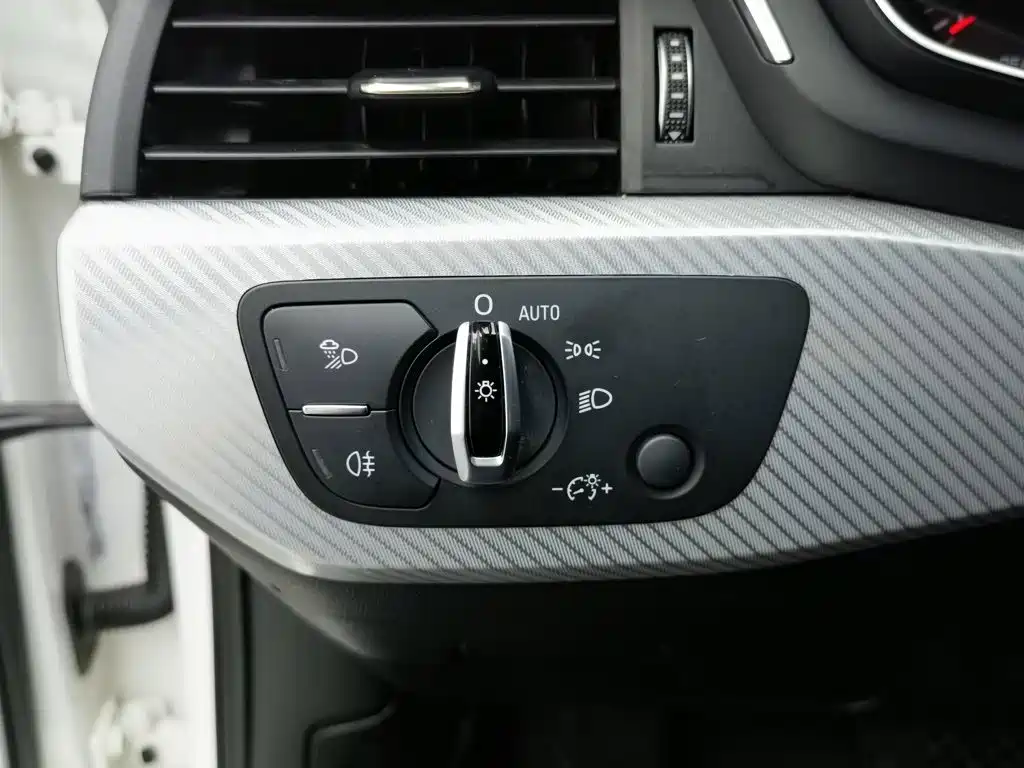 Audi A4L 2017 — фото 21