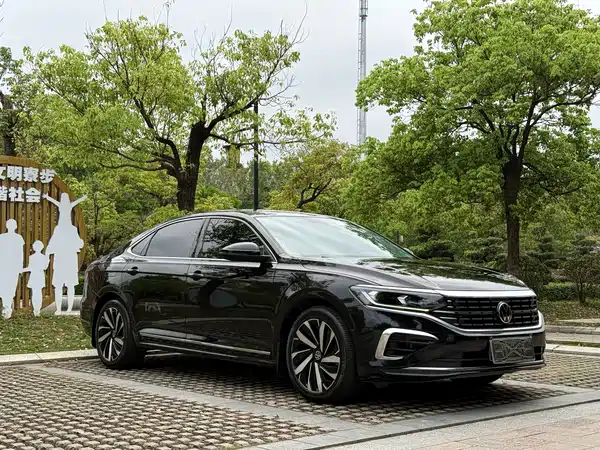 Volkswagen Passat 2022