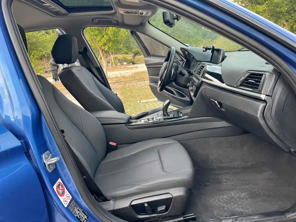 BMW 3 Series 2017 — фото 10