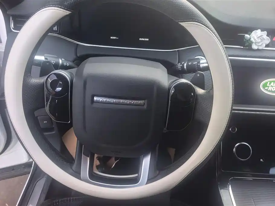 Land Rover Evoque 2021 — фото 15