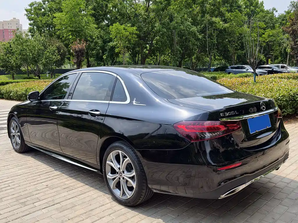 Mercedes-Benz E-Class 2023 — фото 6