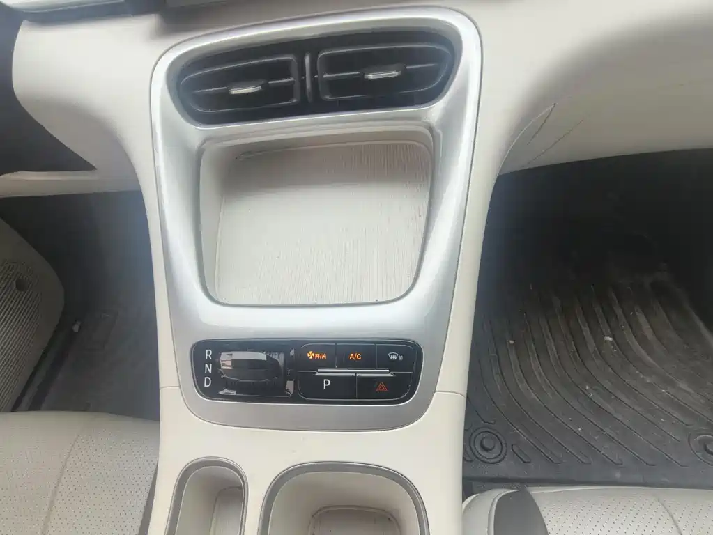 Geely Galaxy Starwish 2025 — фото 13