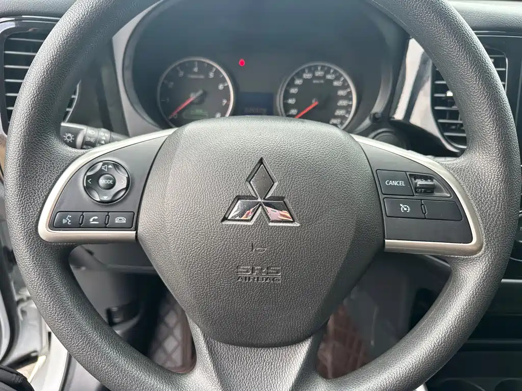 Mitsubishi Outlander 2021 — фото 13