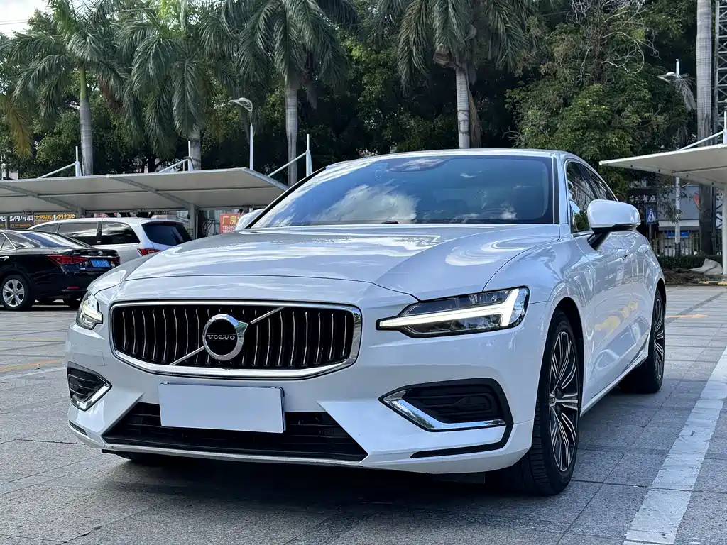 Volvo S60 2021 — фото 1