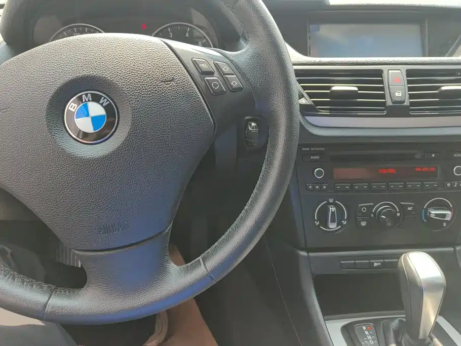 BMW X1 2013 — фото 12
