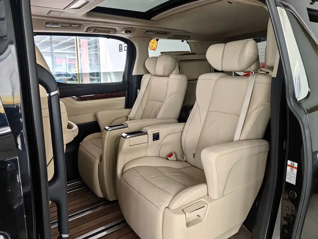 Toyota Alphard 2018 — фото 8