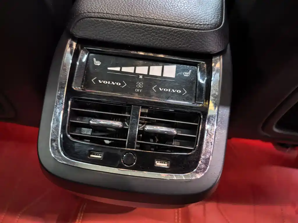 Volvo XC60 2020 — фото 11