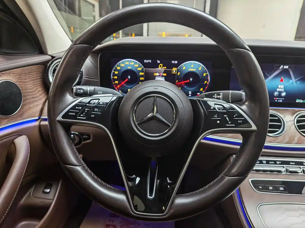 Mercedes-Benz E-Class 2023 — фото 22