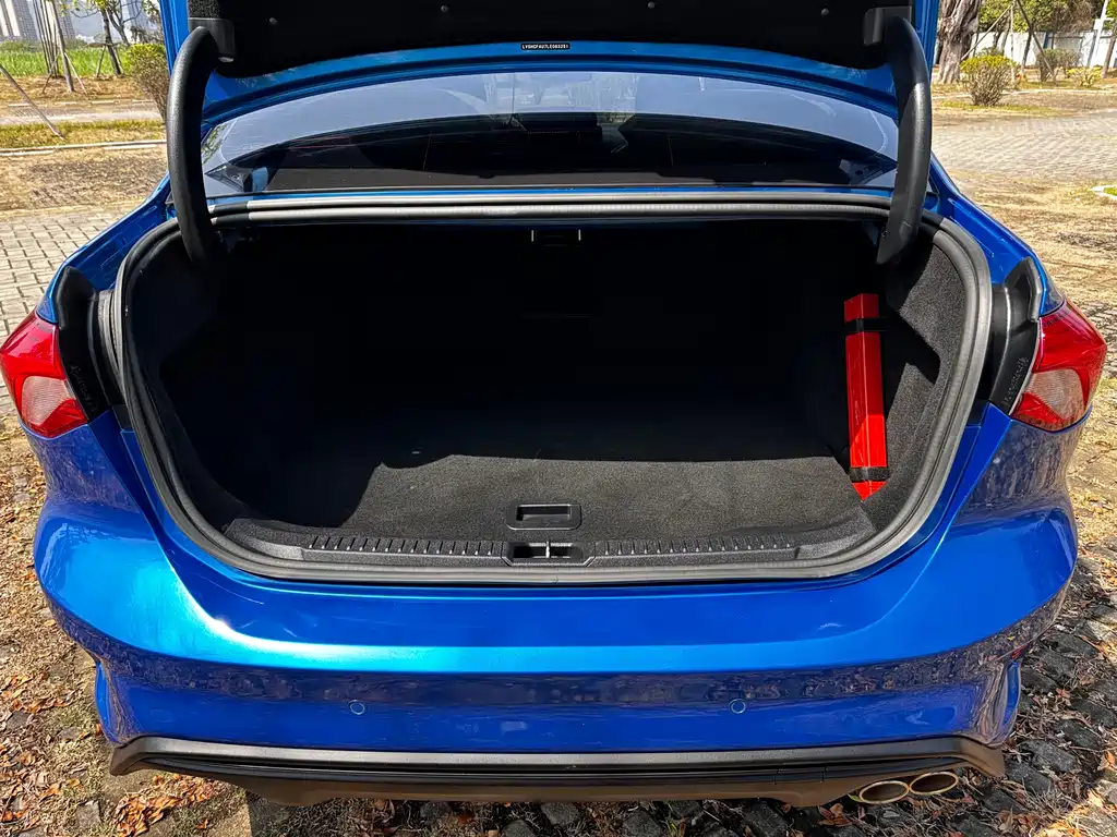 Ford Focus 2021 — фото 16