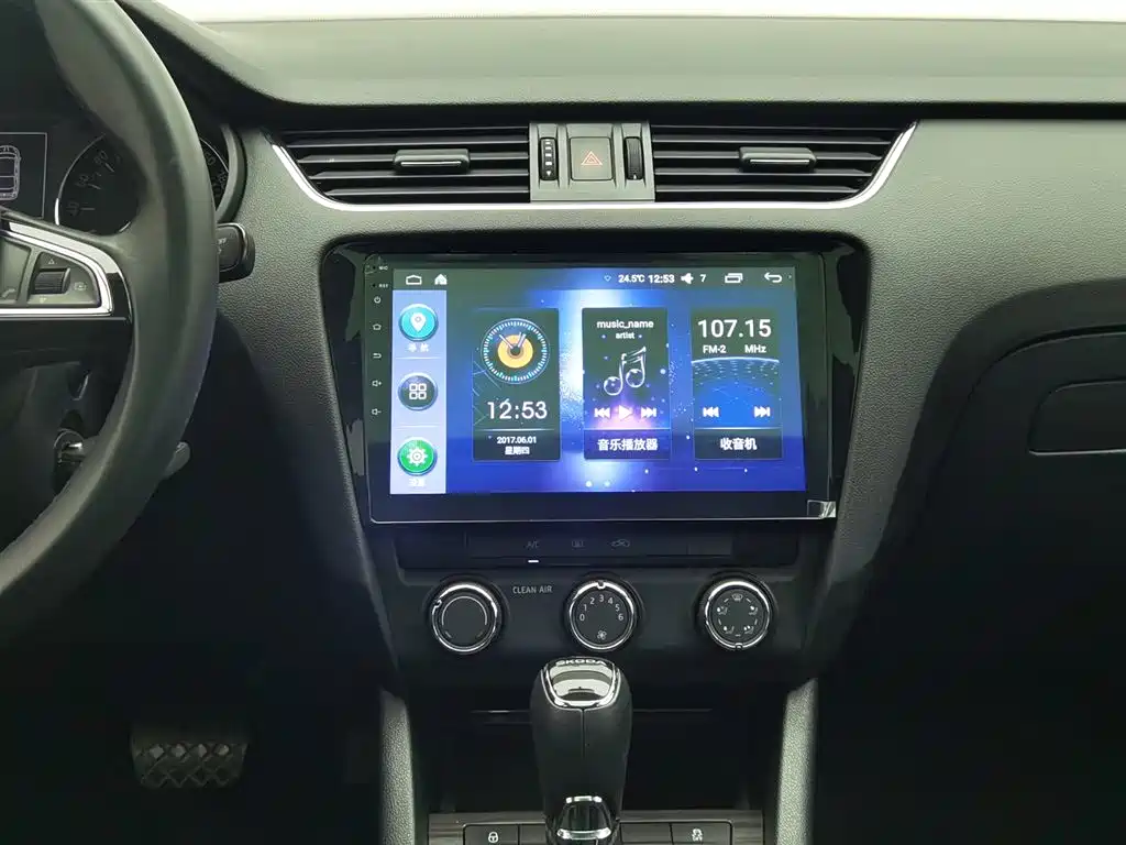 Skoda Octavia 2017 — фото 12