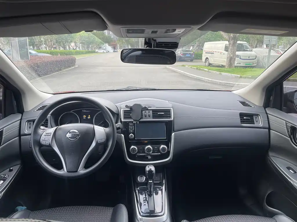 Nissan Tiida 2018 — фото 6