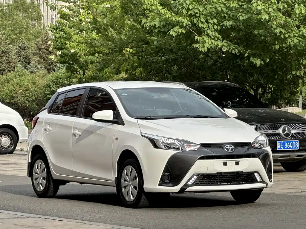Toyota Yaris L 2022 — фото 3