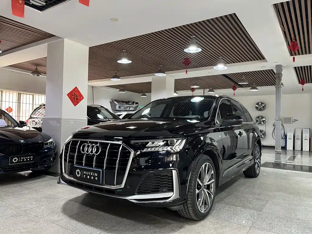 Audi Q7 2020 — фото 1