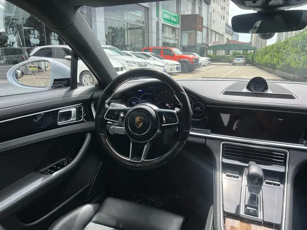 Porsche Panamera 2018 — фото 9