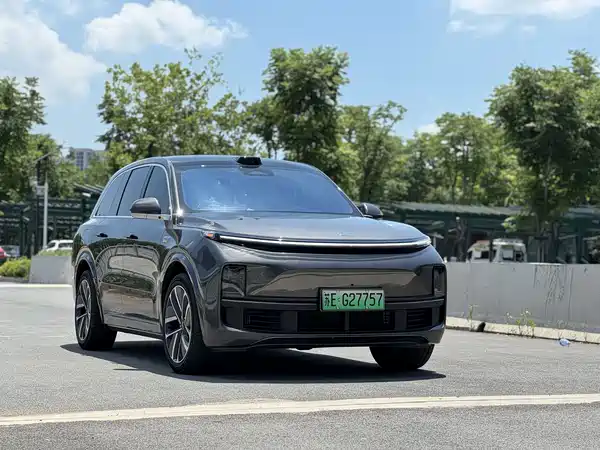 Li Auto L8 2025