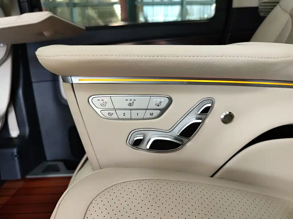 Mercedes-Benz V-Class 2023 — фото 23