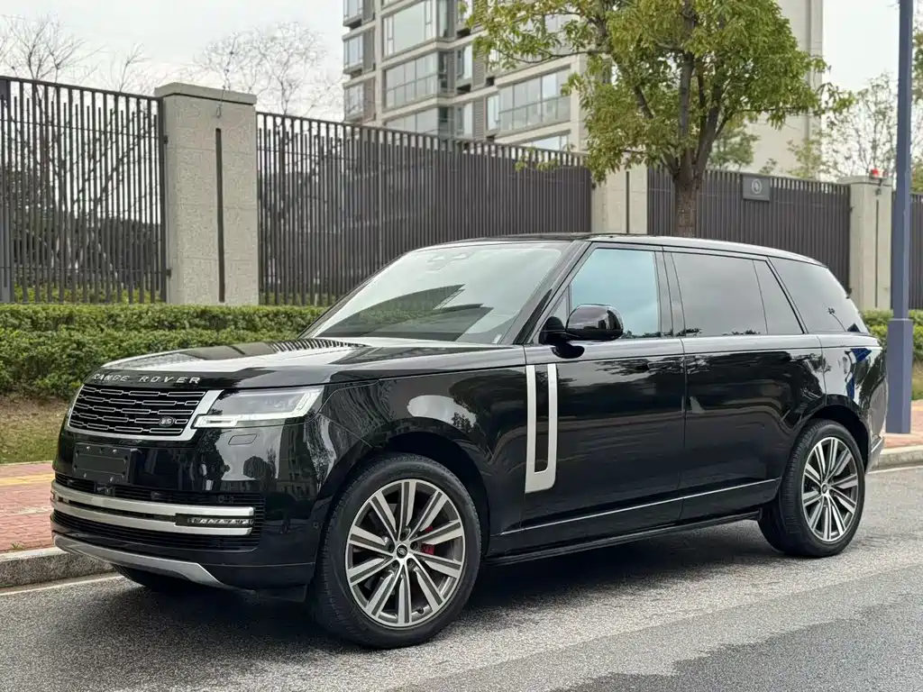 Land Rover Range Rover 2024 — фото 1