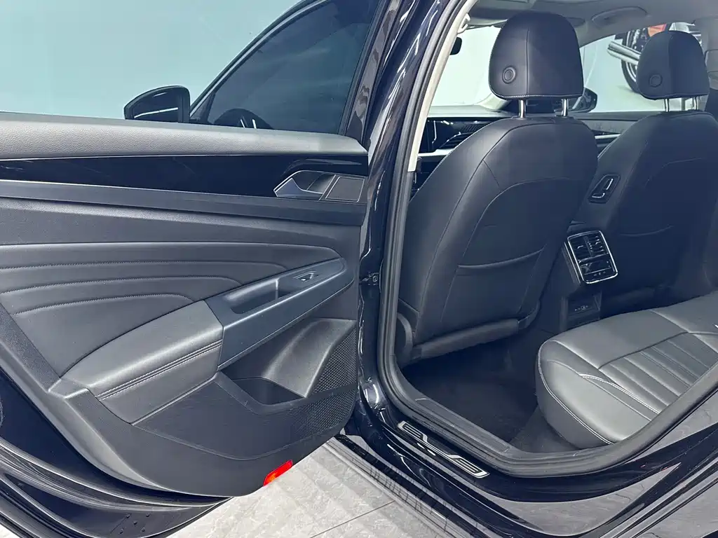 Volkswagen Passat 2023 — фото 11