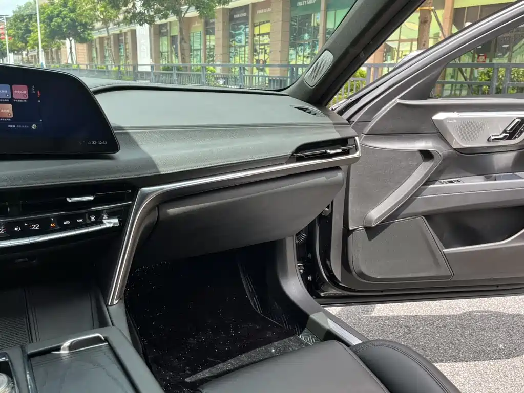 Cadillac CT6 2023 — фото 19