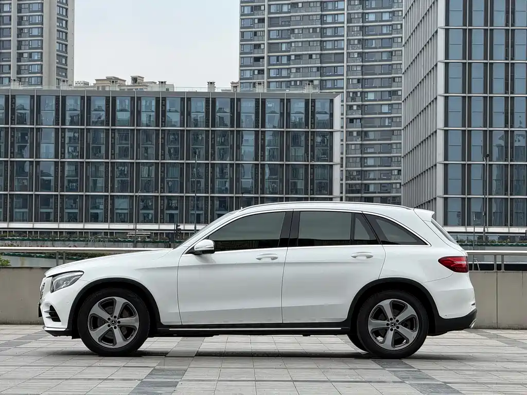 Mercedes-Benz GLC 2017 — фото 15