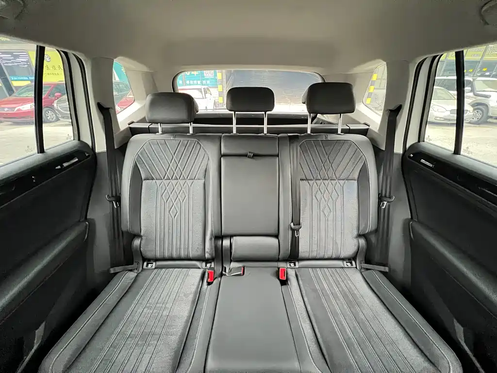 Volkswagen Tiguan L 2022 — фото 15