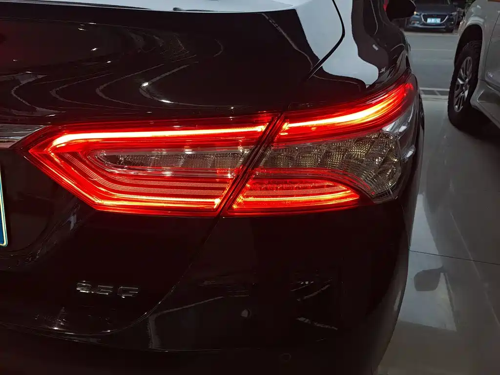 Toyota Camry 2023 — фото 24