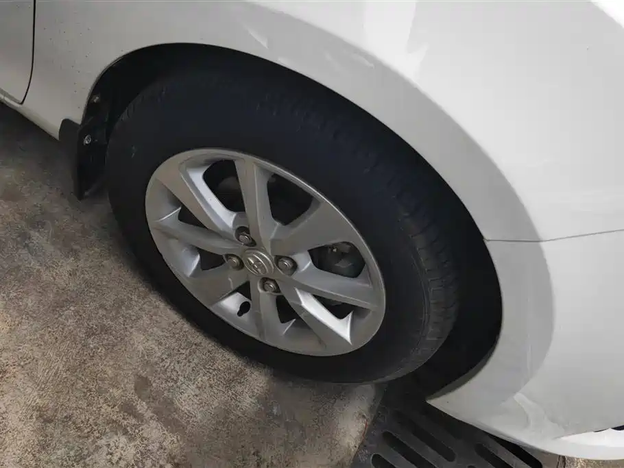 Toyota Yaris L 2015 — фото 6
