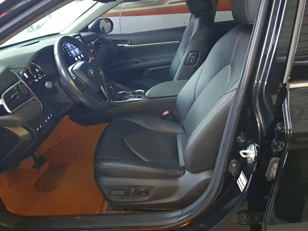 Toyota Camry 2023 — фото 12
