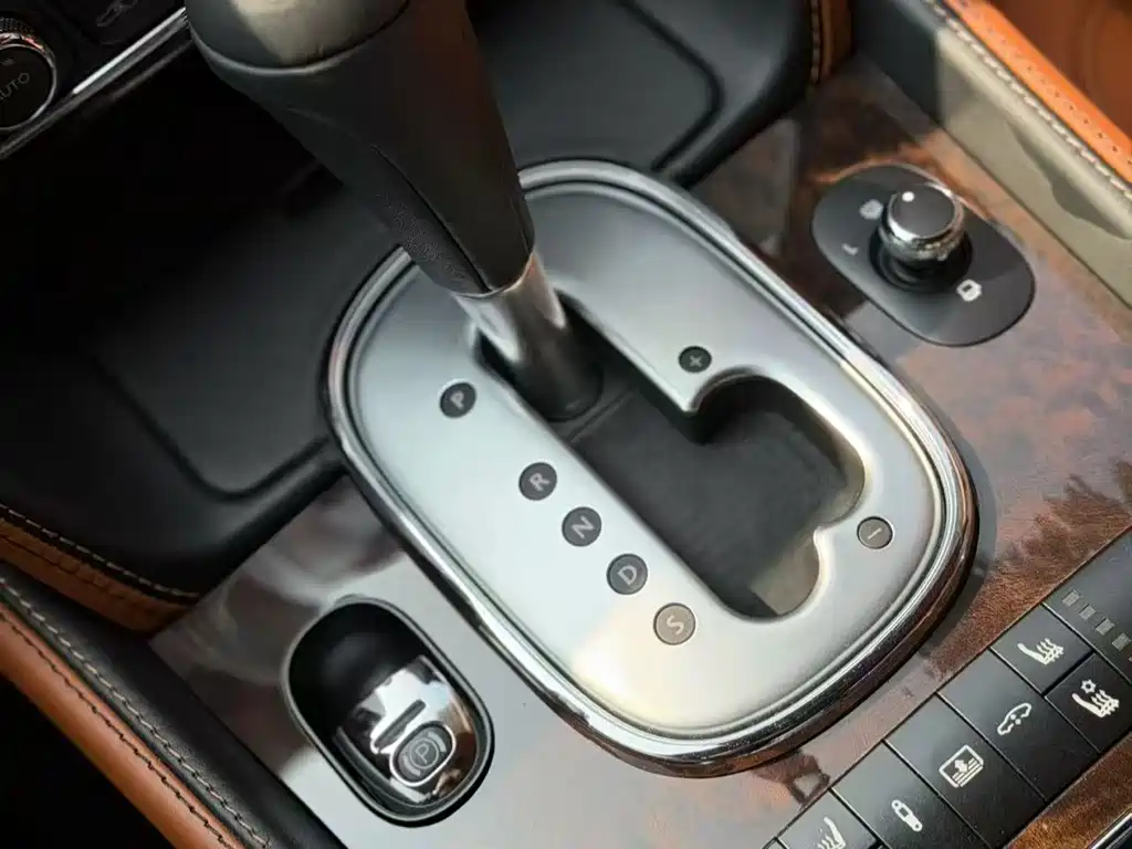Bentley Flying Spur 2015 — фото 6