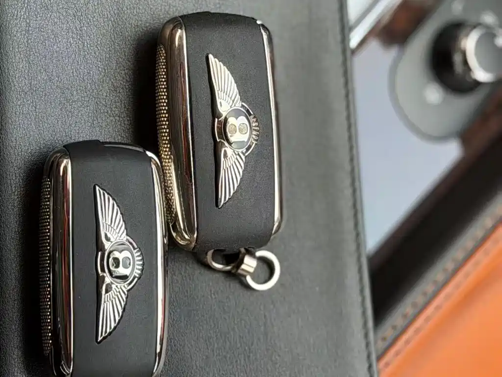 Bentley Flying Spur 2015 — фото 12