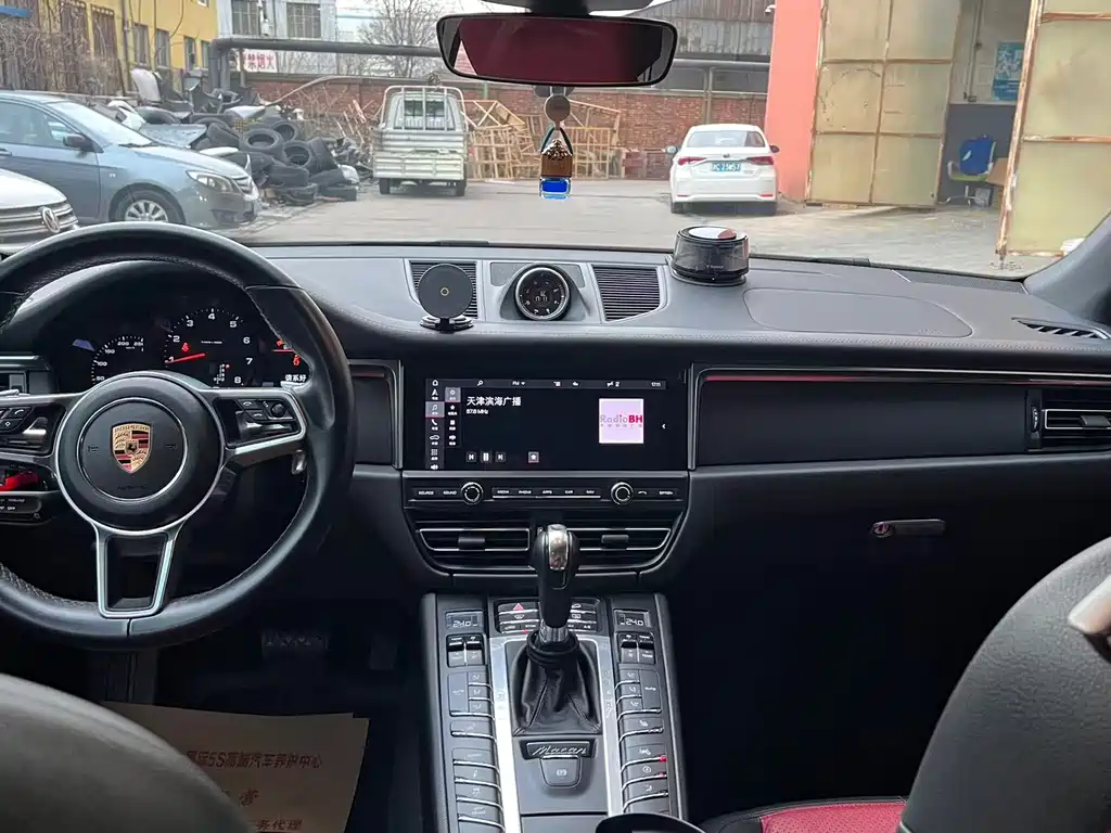 Porsche Macan 2019 — фото 10