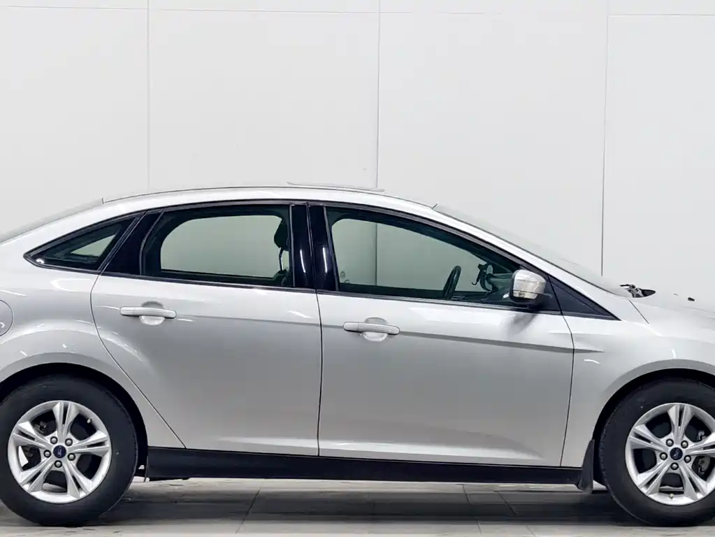 Ford Focus 2014 — фото 8